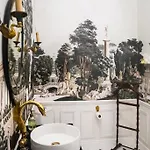 Maison La Louise לינה וארוחת בוקר